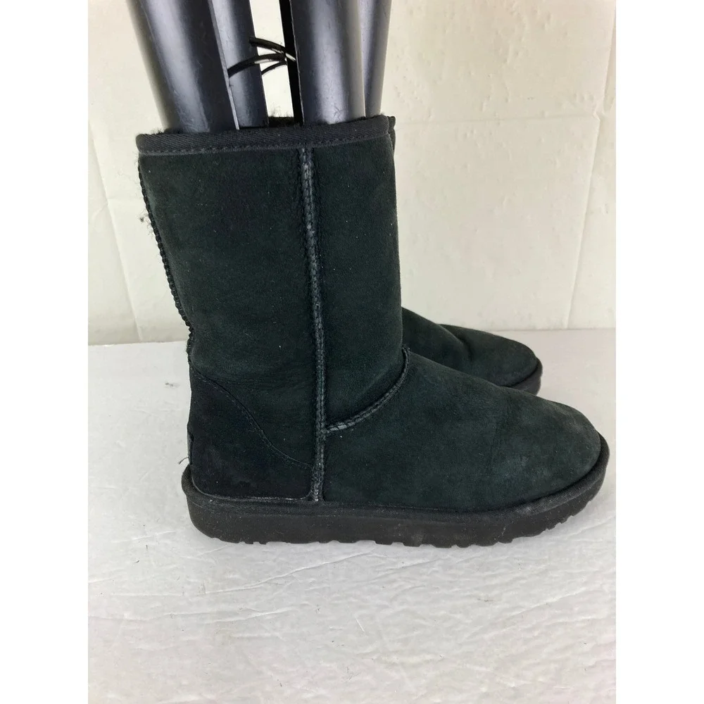 UGG classic short